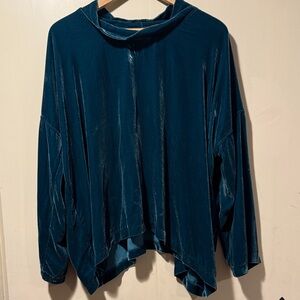 Bodil Teal Velvet Women's Tunic Top